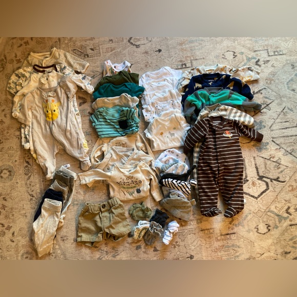 SOLD - Bundle of newborn baby clothes - Picture 1 of 5